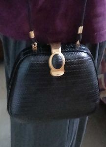 Vintage Black Slingbag