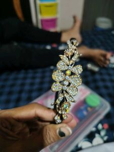 Sparkling Floral Hair Clip