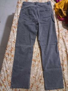2 Women's Jeans and T-Shirt Set
