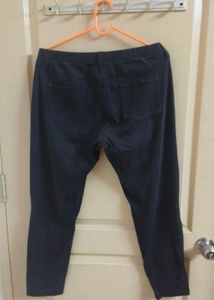 Comfortable Black Cropped Jeggings