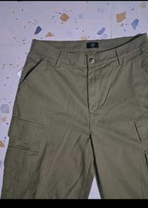 olive cargo pants🫒