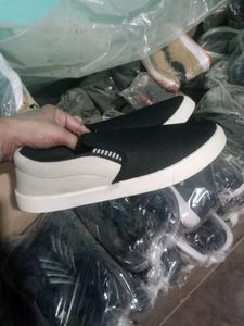 NEW NO USED CASUAL SHOES,