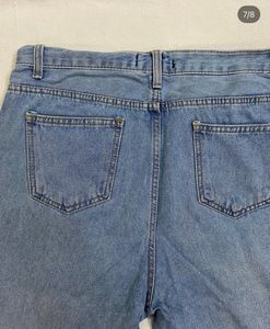 Light Wash Frayed Hem Jeans