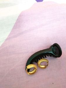 Black Banana Hair Clip &amp; Gold Hoop Earrings