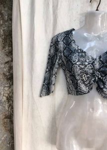 Stylish Snake Print Crop Top