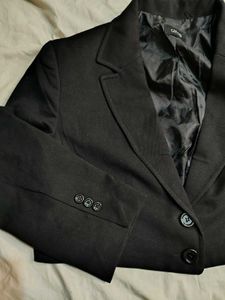 Classic Black Cropped Blazer