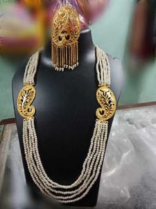 Exquisite Pearl and Gold Necklace Set
