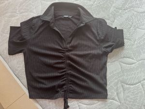 ONLY- Ribbed Ruched Collared Crop Top