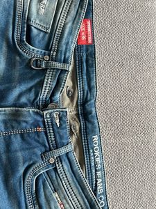 Men's Blue Wash Distressed Denim Jeans