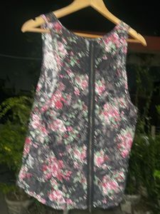 Floral Lace Sleeveless Top