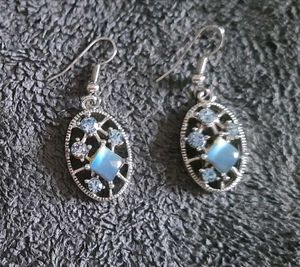 Assorted Earring Collection of 15 pieces with box