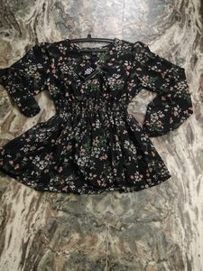 girls floral top M Size