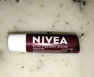 NIVEA Blackberry Shine Lip Balm – Glossy Tint 💄✨
