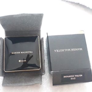 Myglamm manish Malhotra Compact Neutral Champagne