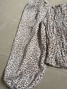 Chic Leopard Print Smocked Top