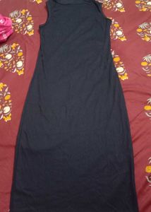 S size Sleeveless Black Midi Dress