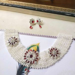 925 Pure Silver Elegant Necklace with earrings.