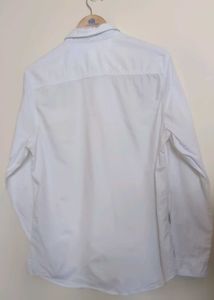 (like new) Men's White Lee Shirt