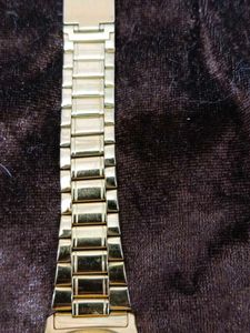 Luxury Timepiece: Golden Men's Watch