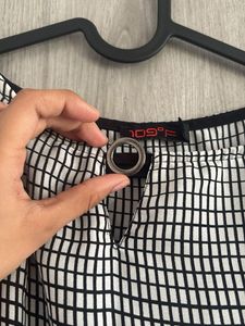 Chic Black &amp; White Patterned Top