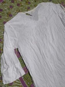 White Embellished V-Neck Kurta