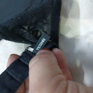 🤎 Elegant Black Lace Bra