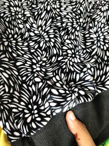 Stylish Black &amp; White Floral Print Top