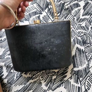 🏴Vintage Cara Black Box Handbag🏴