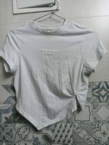 Chic White Cropped Tee