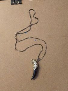 grungy wolf tooth Pendant necklace y2k