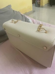 Chic White Chain Crossbody Bag