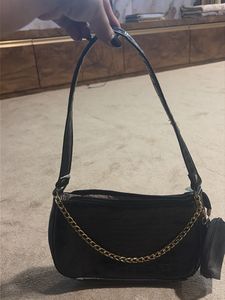 selling my divis leather like hobo bag