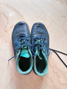 Blue Decathlon uk5 football Shoes