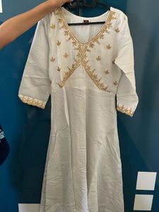 Elegant White Embroidered Kurta
