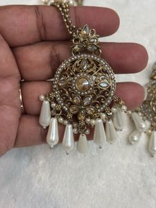 Exquisite Pearl and Gold-Toned Jewellery Set