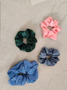 Pack Of 4 Scrunchies