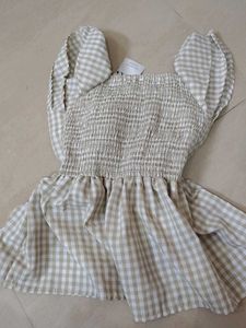 Gingham Tie-Front Puff Sleeve Top