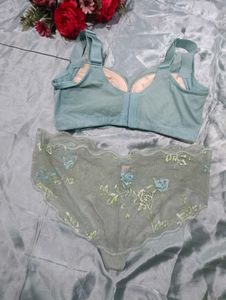 Lace Bra and Panty Set