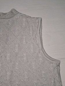 Cozy Grey Sleeveless Knit Vest of 1
