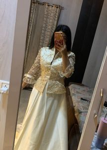 Elegant Cream Embroidered trail gown🎀🩷🦋