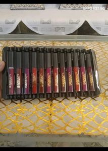 HUDA BEAUTY Non-Transfer Liquid Lipstick Set