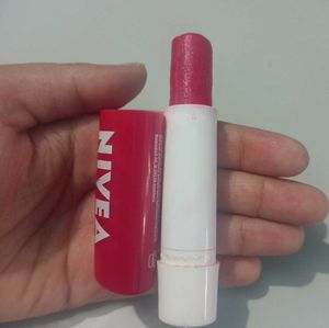 NIVEA Cherry Shine Lip Balm
