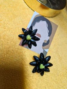 Handmade Clay Daisy Earrings