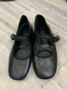 Chic Black Mary Jane Ballerinas