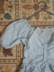 Cute Gingham Puff Sleeve Top