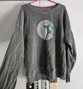 grey sweatshirt