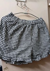 Cute Black &amp; White Gingham Shorts
