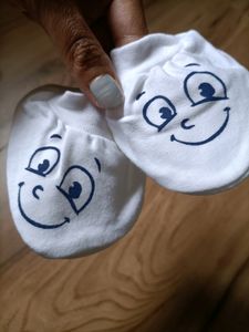 SMILEY MITTENS AND BOOTIES