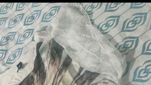 Women's Flowy Floral Top