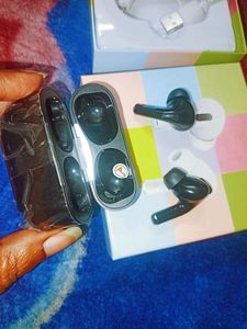 Offer Price 🫴 1 Week Old Airpods Pro , Black Colo